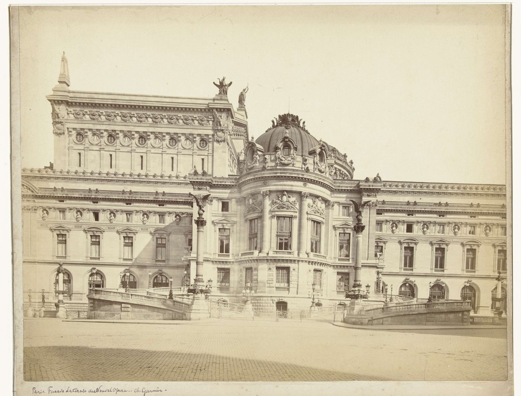 Paris Facade du Nouvel Opera Ch. Garnier, De Nouvel Opéra in Paris
