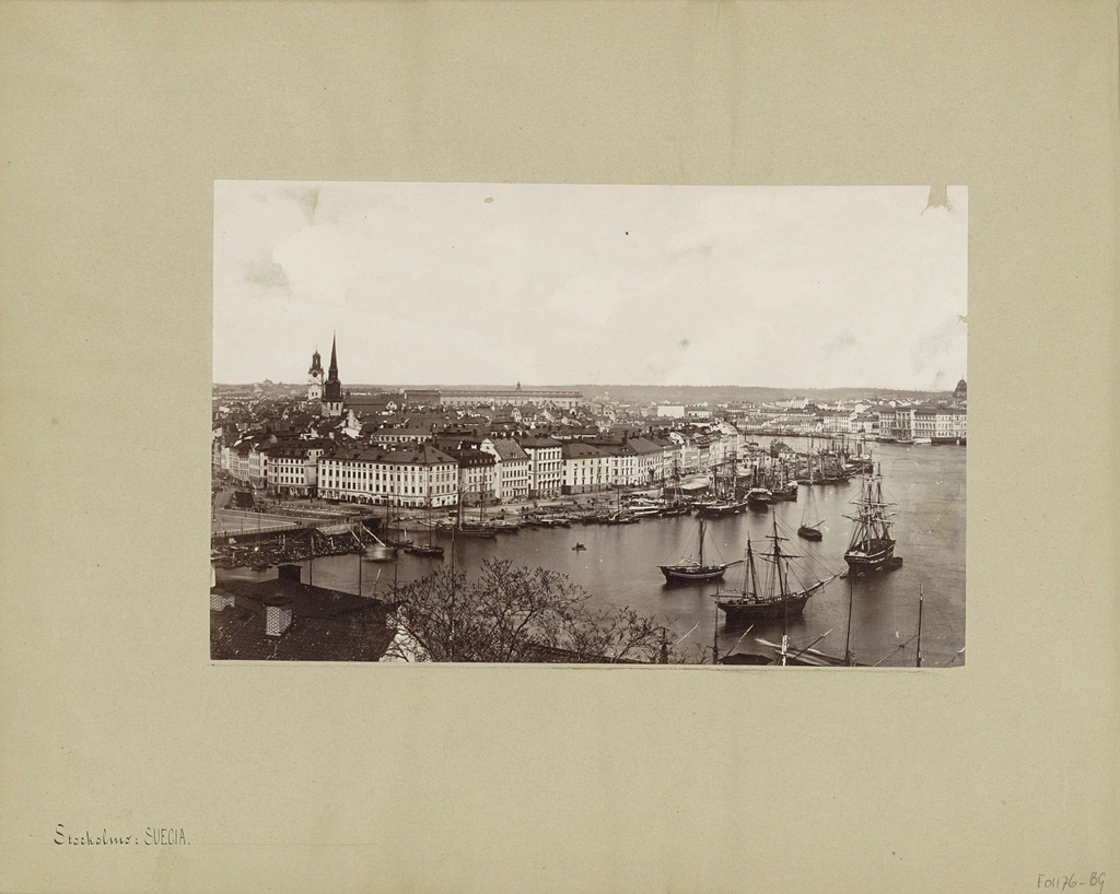 Panoramafoto van Bouwen en schepen in de haven van Stockholm, Stockolmo: suecia
