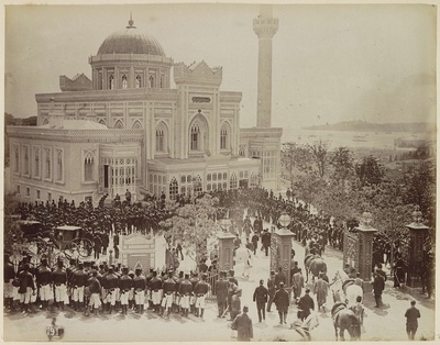 Militaire ceremony bij de Yelsdız Hamidiyemoskee in Istanbul  similar photo