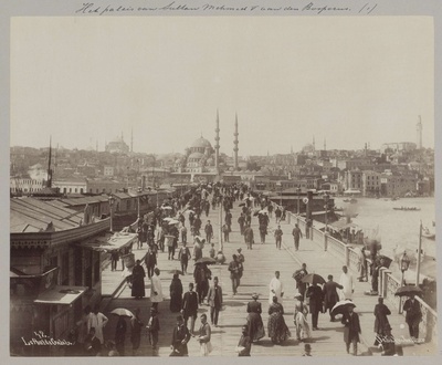 Galatabrug in Istanbul gezien richting de wijk Eminönü, Le Pont de Galata  duplicate photo