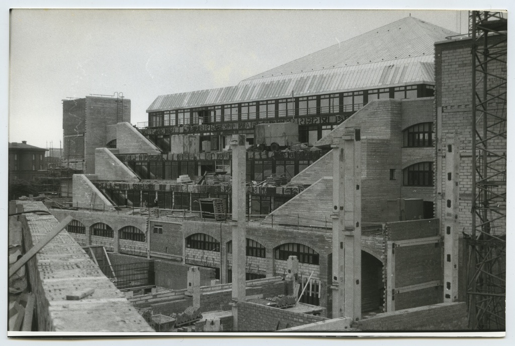 Construction of the new building of the National Library 1990