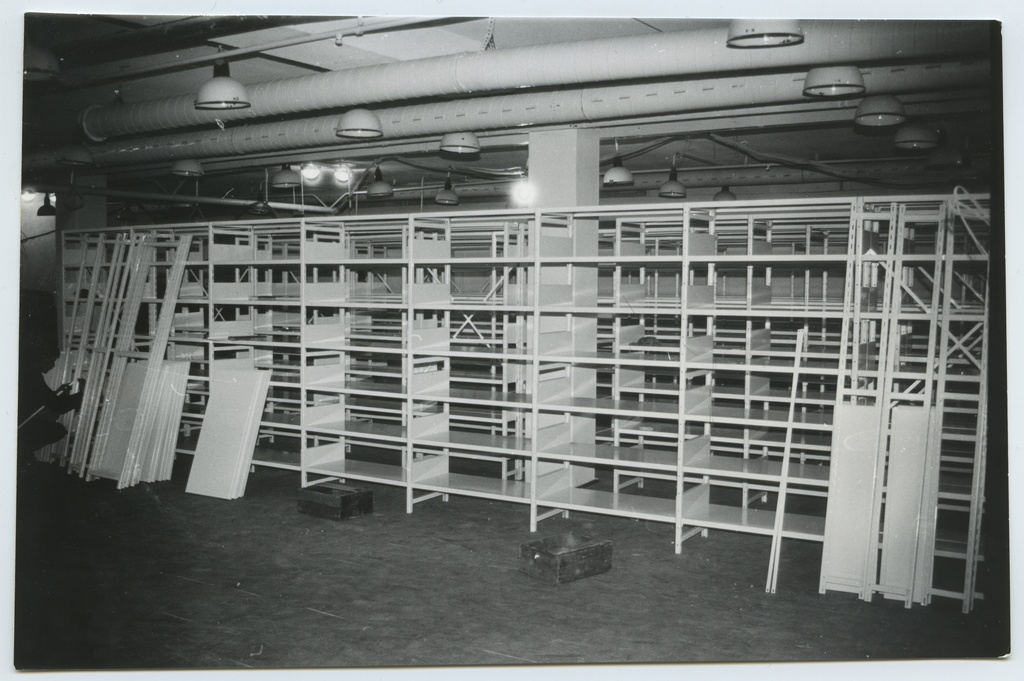Construction of the new building of the National Library, interior views. Warehouses (1989-1991), depository department