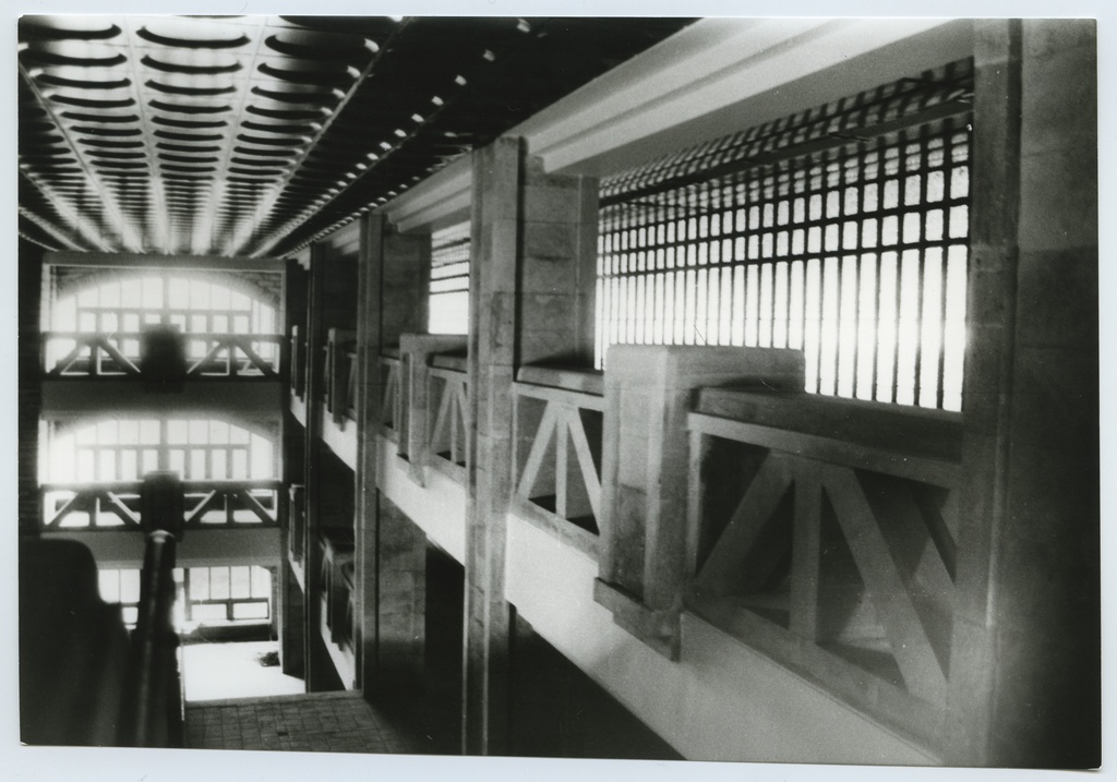 Construction of the new building of the National Library, interior views and fuajee (1989-1992).