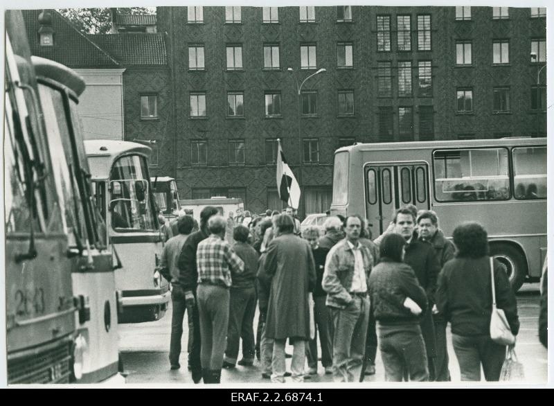 The Rahvarinde Windows are on the way from the Vabaduse Square in Tallinn with buses