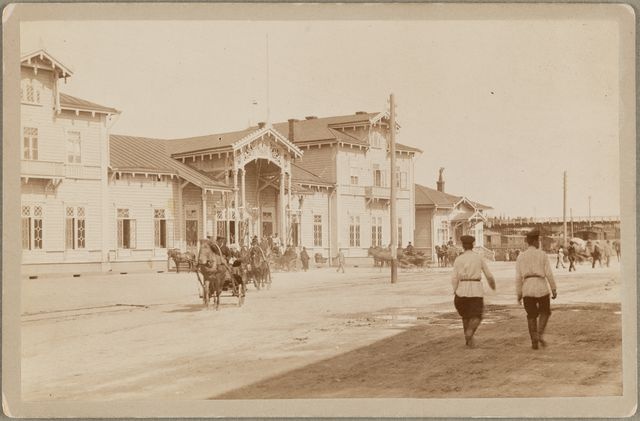 Viipur railway station - scale, black and white