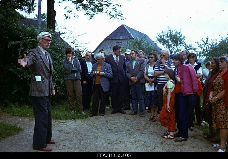 Mahtras, the founder of the Mahtra Museum and teacher of the Juuru School Ants Kruusimägi (1909-1987) speaks to the Memorial of the Mahtra War [a letter in the archive: Participants who arrived in Tallinn for the days of the Kieli city at the meeting with the Chairman of the Tallinn Rsn Executive Committee Albert Noraku at the Raekoja.]