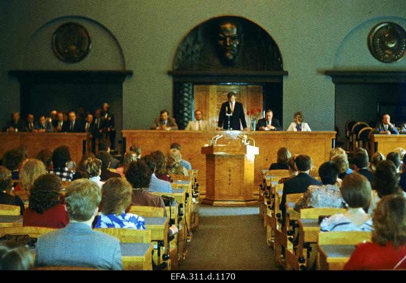 Graduates of higher education institutions of the Republic at the reception in the Chamber of Sessions of the Supreme Soviet of Estonia.