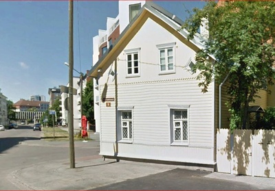 View of the apartment on the corner of Terase and Faehlmann Street. rephoto