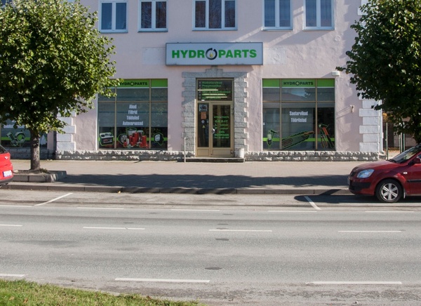 foto, järjekord toidupoe ukse taga Türil rephoto