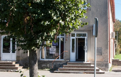 Türi Economy Association's book and writing bill store on Türi, Viljandi Street - exhibition of production of the Luther factory rephoto