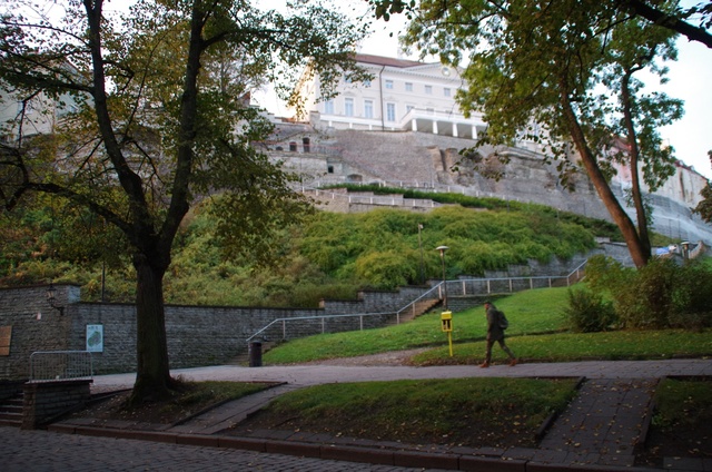 View from Toompark to Toompea's hill rephoto