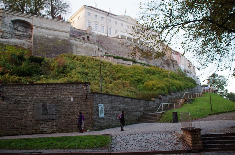 Tallinn. Patkuli staircase repair. View from Nunne Street rephoto