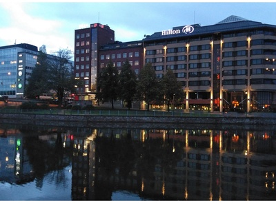 Näkymä John Stenbergin ranta 2:een (Pitkänsillanranta 1) Siltasaaressa rephoto