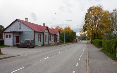 fotopostkaart, Suure-Jaani khk, Suure-Jaani, Jaama tn, postkontor vasakul, u 1935, foto A. Veidner rephoto