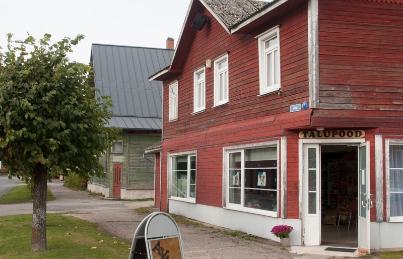 fotopostkaart, Suure-Jaani khk, Suure-Jaani, Pärnu tn, apteek, kauplus, u 1930, foto. A. Järvekülg rephoto