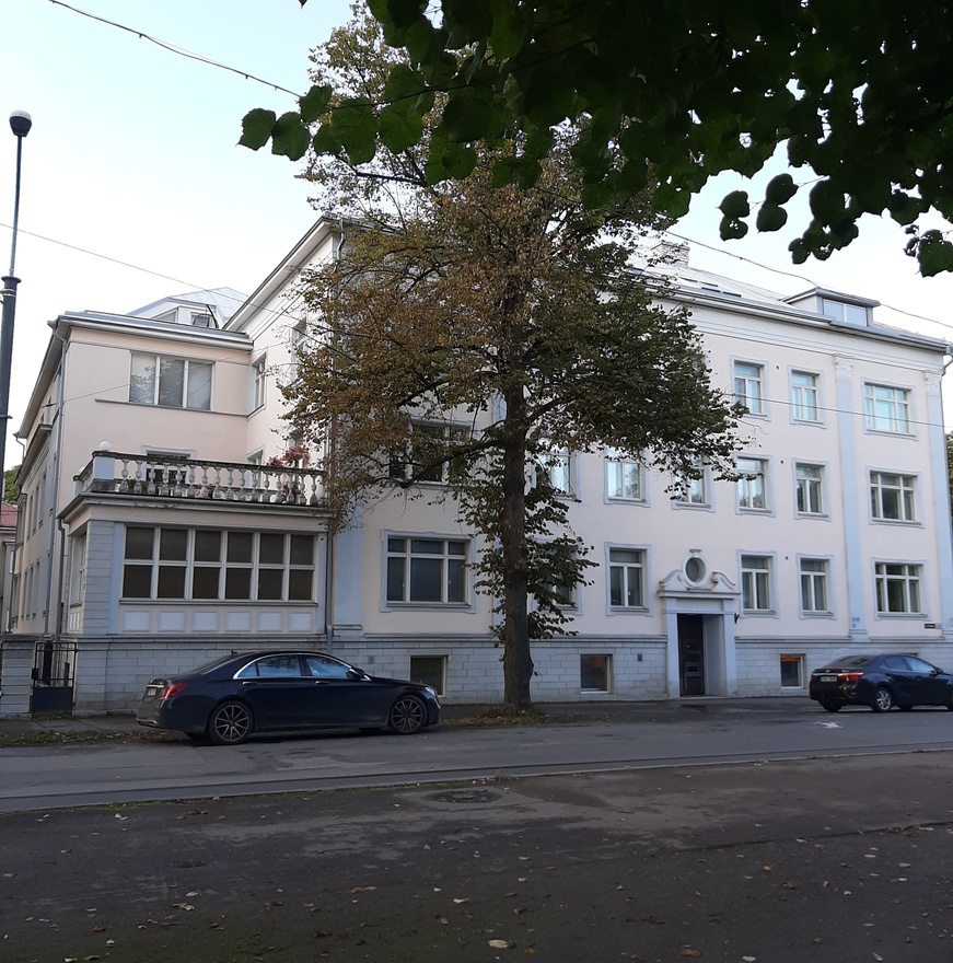 Korterelamu Tallinnas Kadriorus Weizenbergi 20a, kaks vaadet hoonele. Arhitekt Anton Soans rephoto