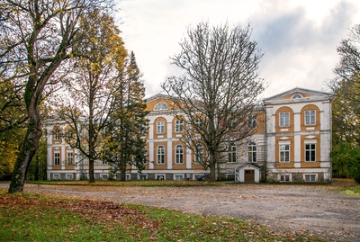 Behind the main building of Kuremaa Manor. 1960 rephoto