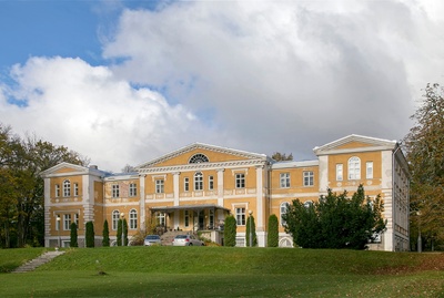 Main building of Kuremaa Manor. 1972 rephoto