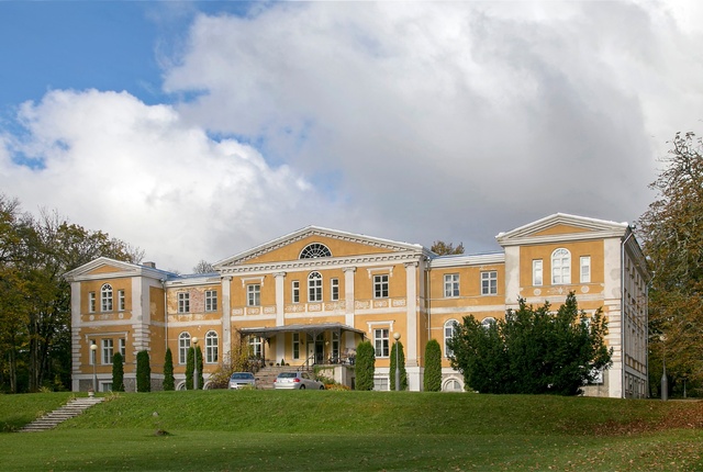 Main building of Kuremaa Manor. 1972 rephoto
