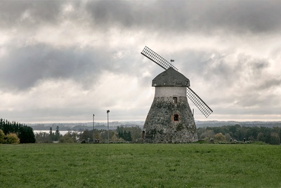 Kuremaa Manor windmill 1960 rephoto