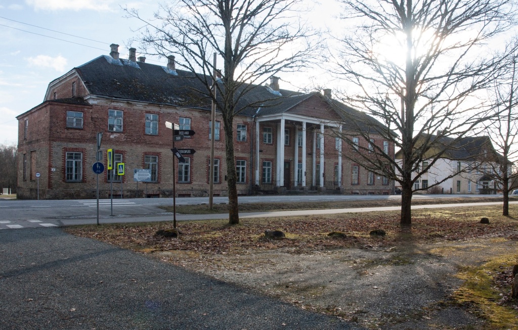 The Estonian Alexandria school house and the residential of teachers in Põltsamaa. (e. Peterson-Särgava lived with yeast. Experience) rephoto