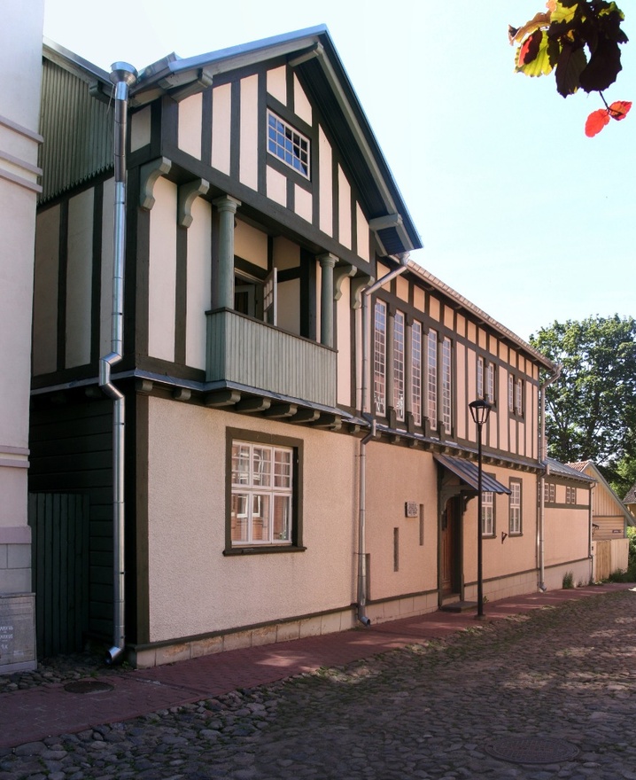 Elamu Viljandis, vaade tänavalt. Arhitekt Rudolf von Engelhardt rephoto