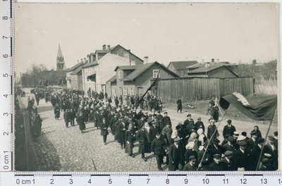 Tartu Workers' (red) train run 1 May 1922  similar photo