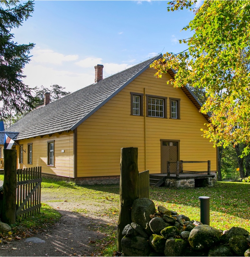 View of Palamuse's old schoolhouse. rephoto