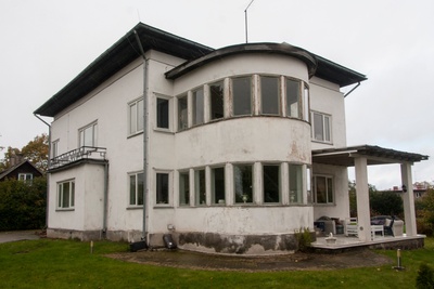 Mihkel Varriku maja Viljandis, vaade hoonele. Arhitekt Olev Siinmaa rephoto