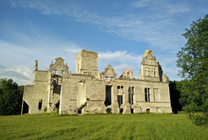 Ungru lossi varemed Haapslau-Rohuküla tee ääres rephoto