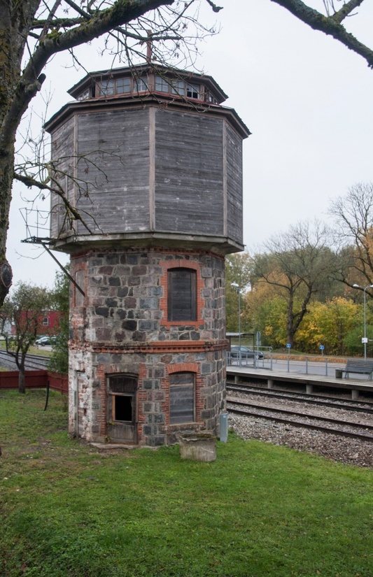 Water tower of the broken Viljandi Railway Station. rephoto