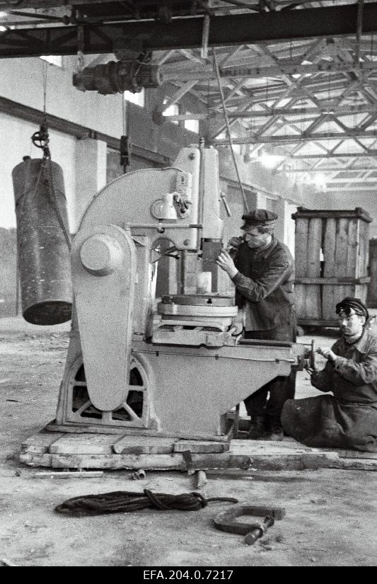 Lockshop Anton Jaanimets and Elmar Voll for the installation of a new device in the manufactured turbo industry.