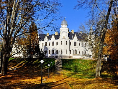 View of the Alatskivi castle in the southeast rephoto