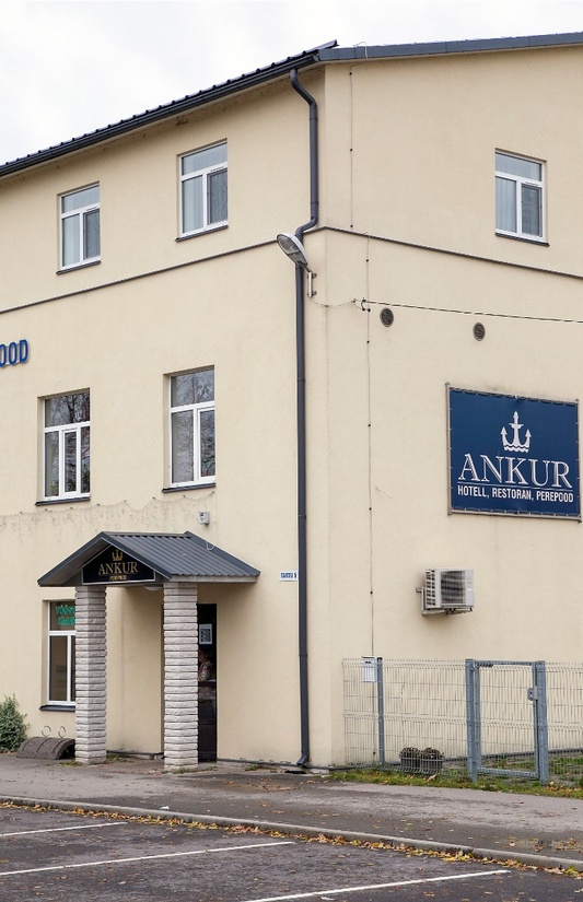 Outdoor view of the Mustvee Restaurant. rephoto