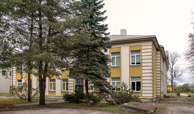 Blackwater 2. High school building rephoto