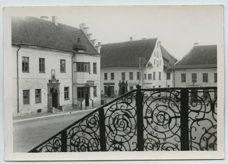 Narva, Raekoja staircase workshop.