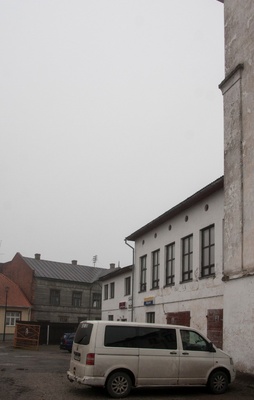 Mehaaniline käsiredel Viljandi tuletõrjedepoo õuel rephoto