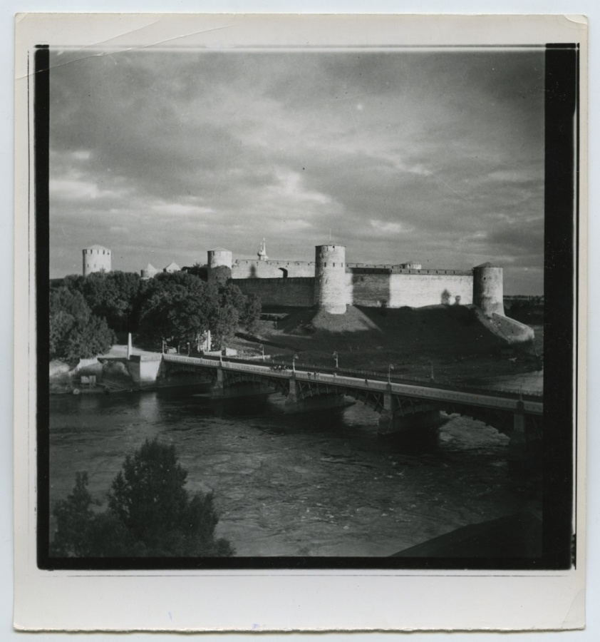 Narva, view over the river Ivangorod.