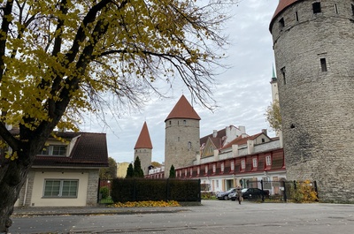 Vaade Suurtüki elamukvartalile Tallinna vanalinnas rephoto