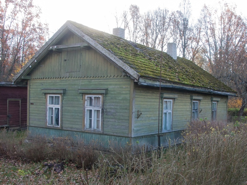 Residential building of Olustvere railway station, 20th century. rephoto