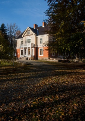 Photo, Olustvere Sovhoostehnikumi building rephoto