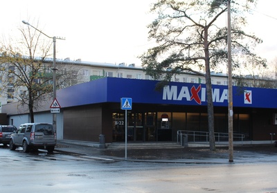 View of the food store on Männiku Valdeku Street.. rephoto