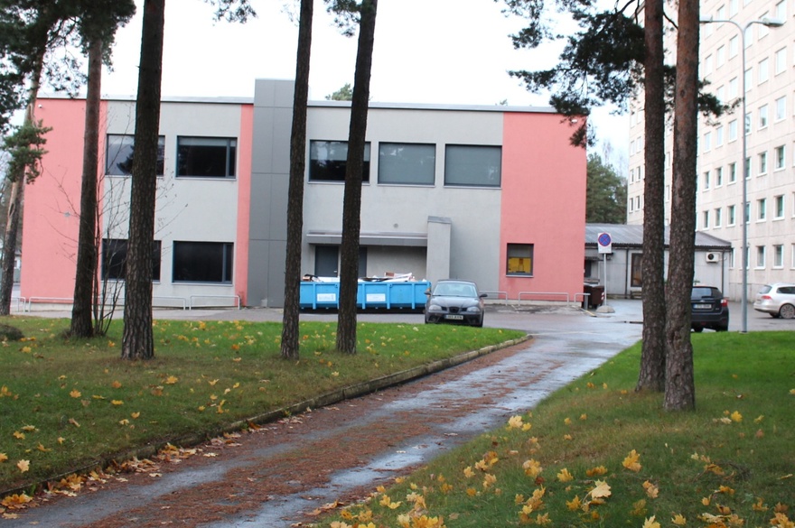 Kauplus ja kohvik "Ehitaja" Männikul, vaade kohvikule küljelt rephoto