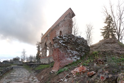 View of the ruins of Viljandi Castle. rephoto