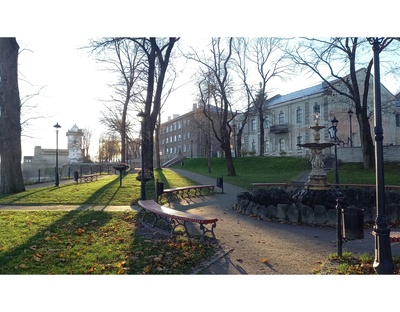 Puiestik bastionil Pax nn."Lasteaed" purskaevuga, taamal Hermani kindlus. rephoto