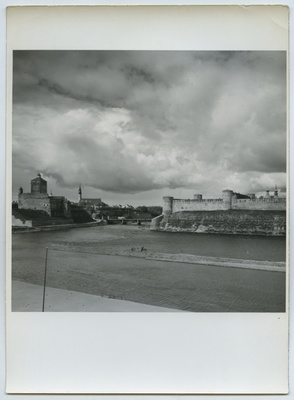 Narva, view of the fortress.  duplicate photo