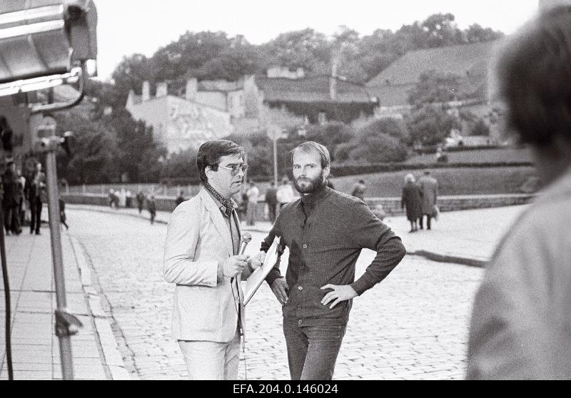 Bulgarian Television reporter V.Marinov interviews the architect of the Old Town of Tallinn, Jaan Sotterit, on the TV bridge Tallinn - Sofia.