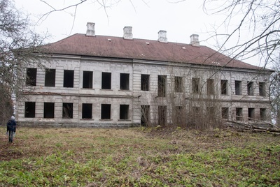 Photo, Norwegian manor house in 1985. rephoto
