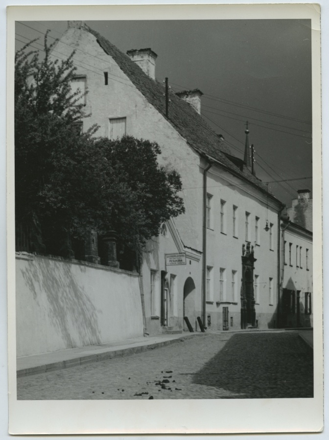 Narva, Viru Street 6 building.