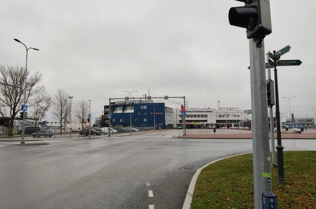 Port Street in Tallinn, view towards the Tripport rephoto